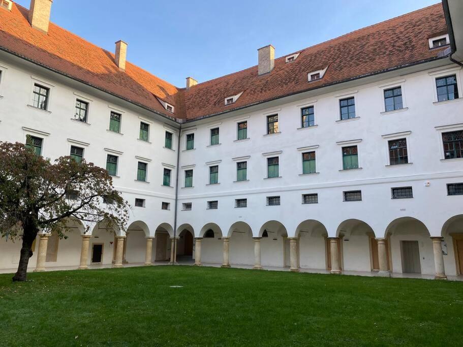 Appartamento Living In The Heart Of Graz Esterno foto